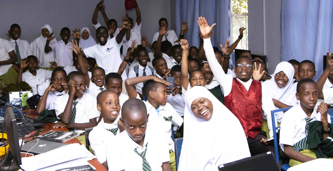 LEMARA SECONDARY SCHOOL Logo